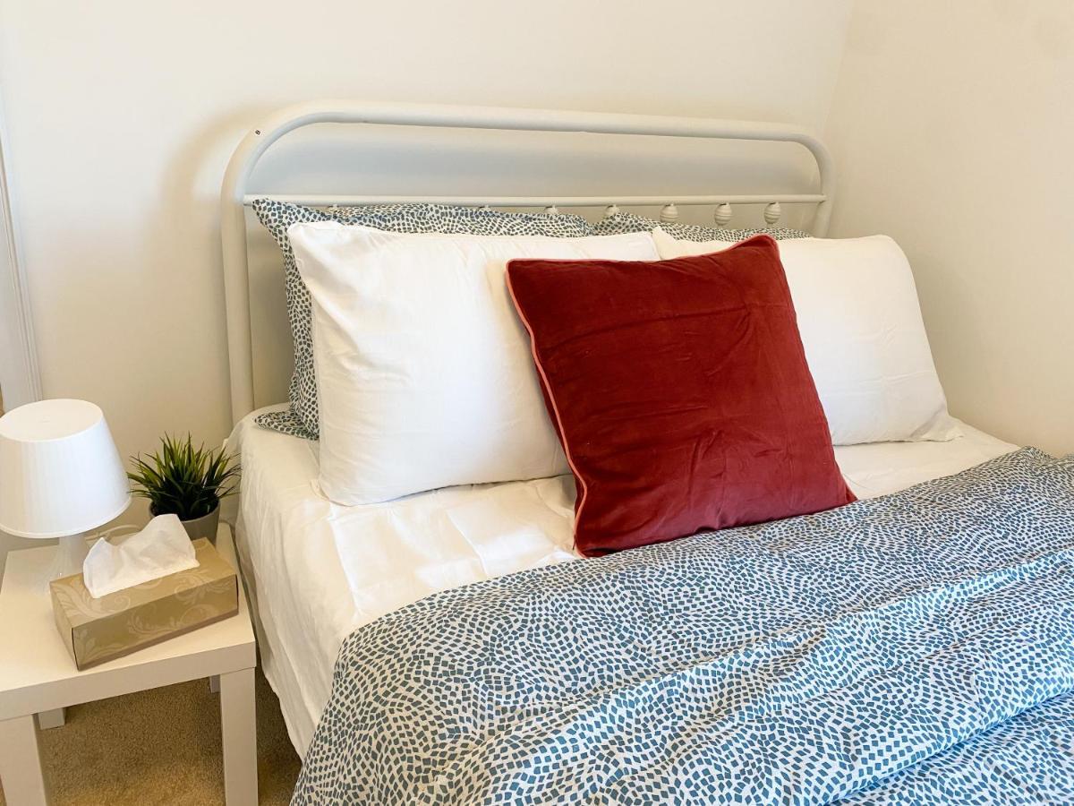 Elegant Rooms In Shared Townhouse Next To Beach Whitby Exterior foto