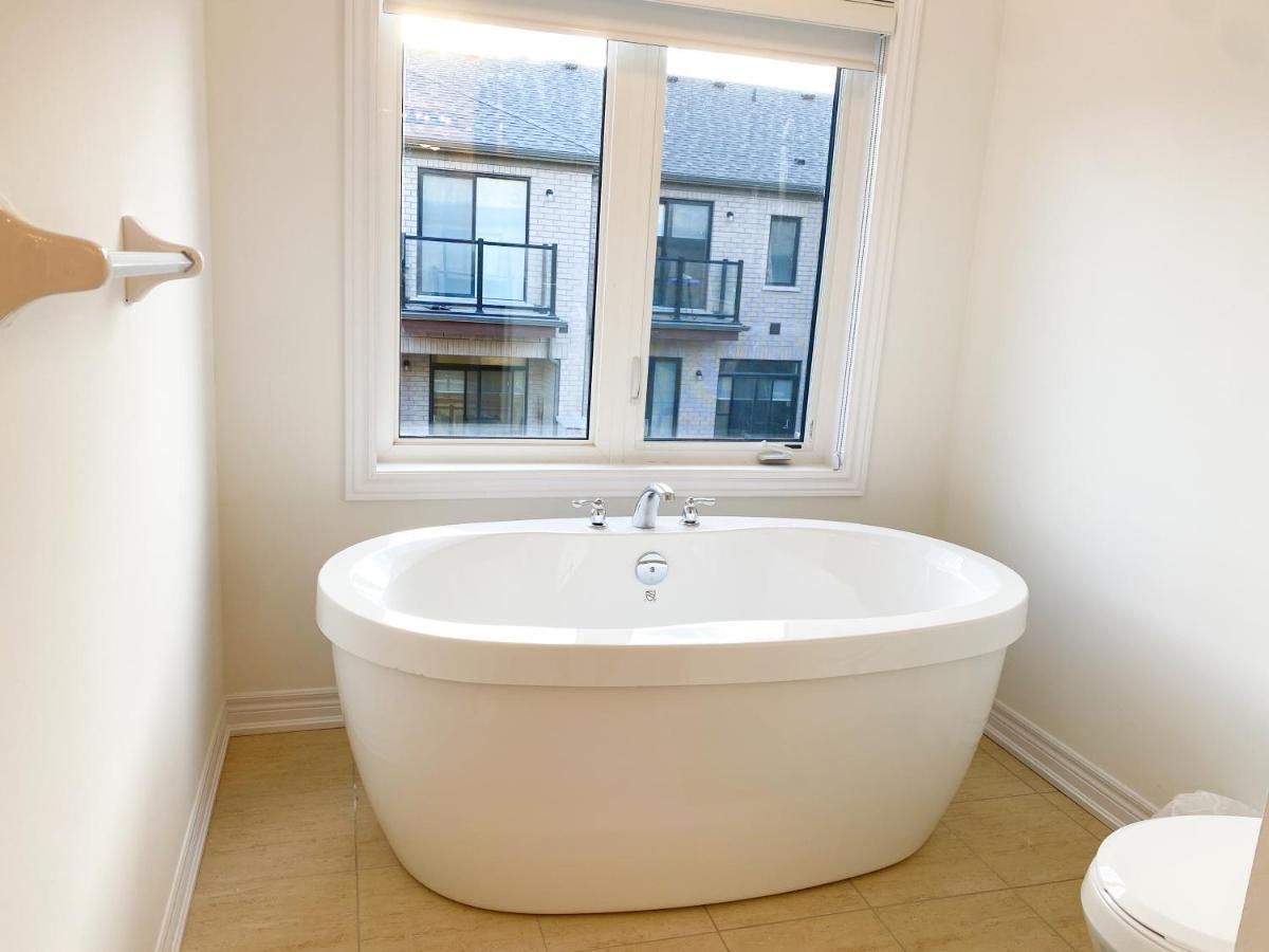 Elegant Rooms In Shared Townhouse Next To Beach Whitby Exterior foto